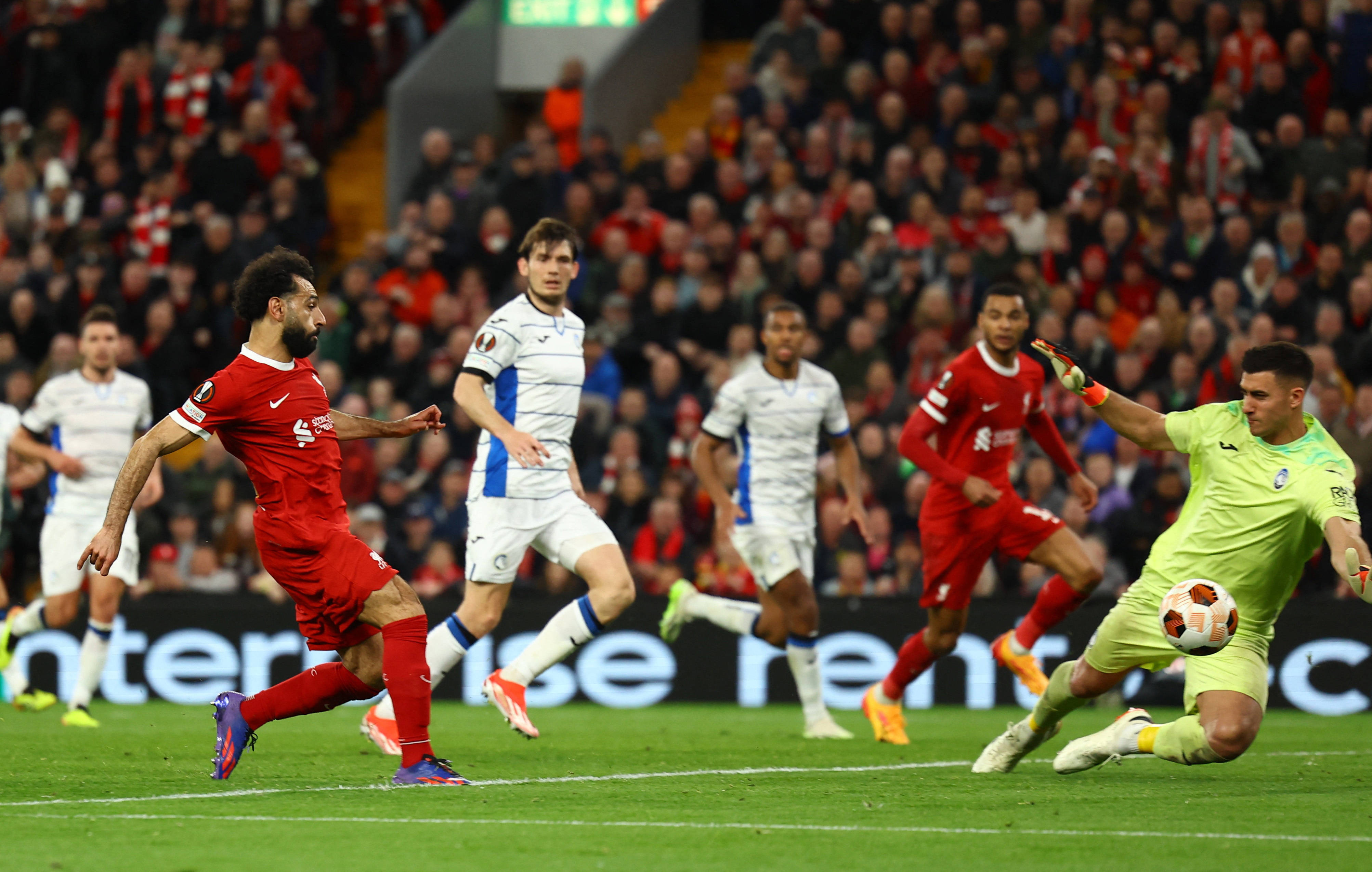 关于利物浦主场获胜，逼近英超前四名的信息