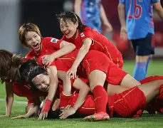 模拟器试玩-女足比赛球员参加公益活动，助力社会福利事业的简单介绍