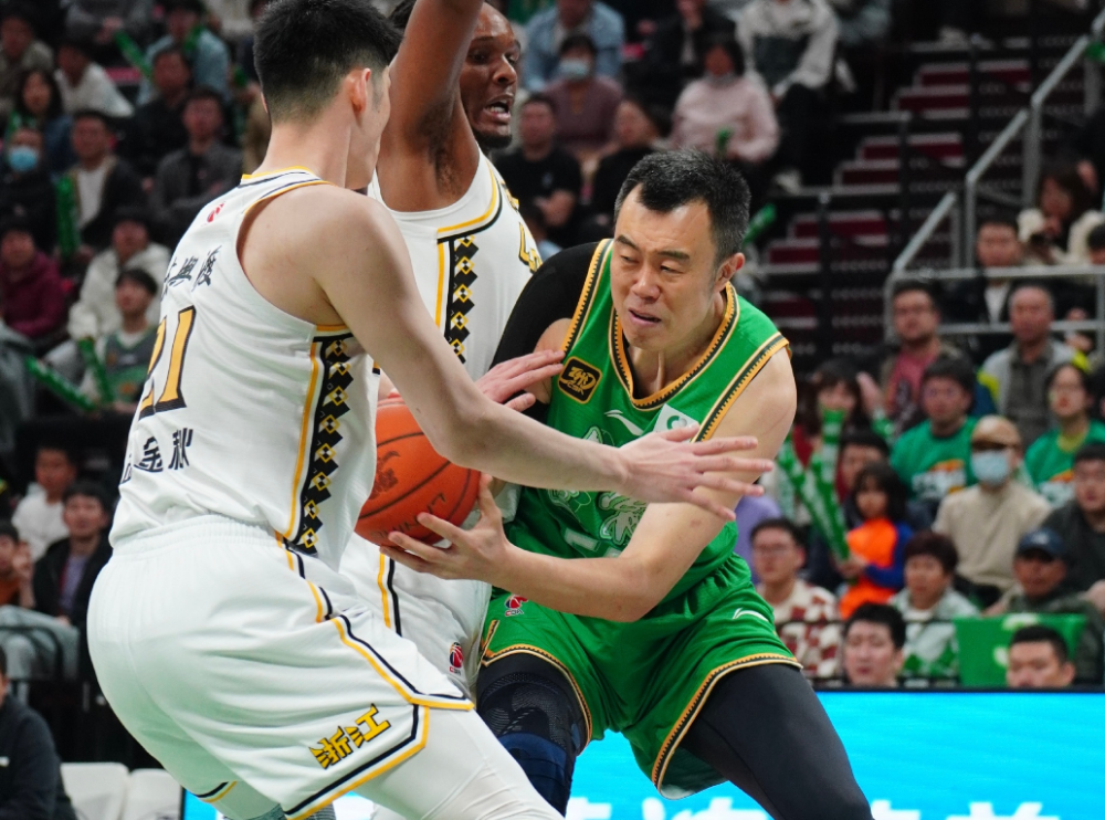 辽宁男篮当家球星伤退,队友合力进攻(辽宁男蓝球) 辽宁男篮当家球星伤退,队友合力进攻(辽宁男蓝球)
